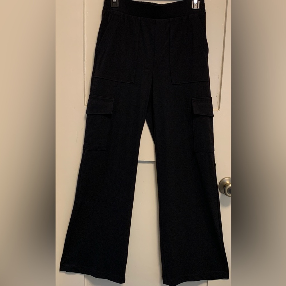 Lou & Grey Wide Leg Cargo Dress Pants Front Back Plus Cargo Pockets Soft Stretch